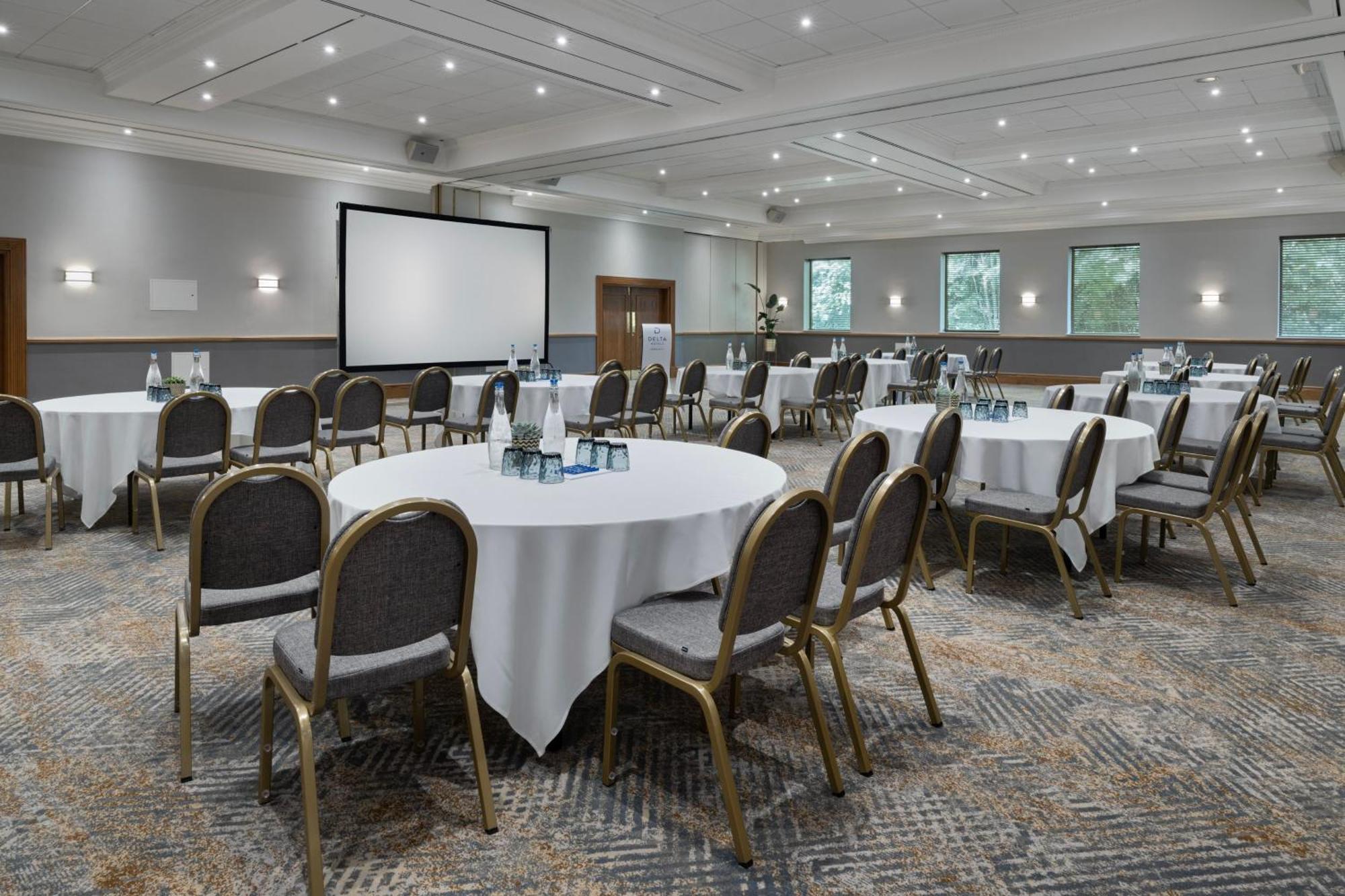 Delta Hotels By Marriott Swindon Exterior foto