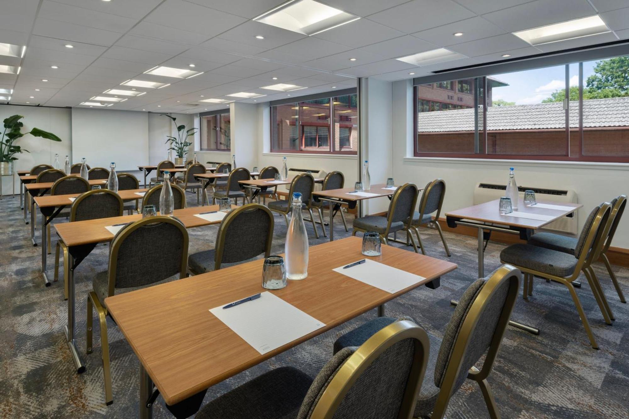 Delta Hotels By Marriott Swindon Exterior foto