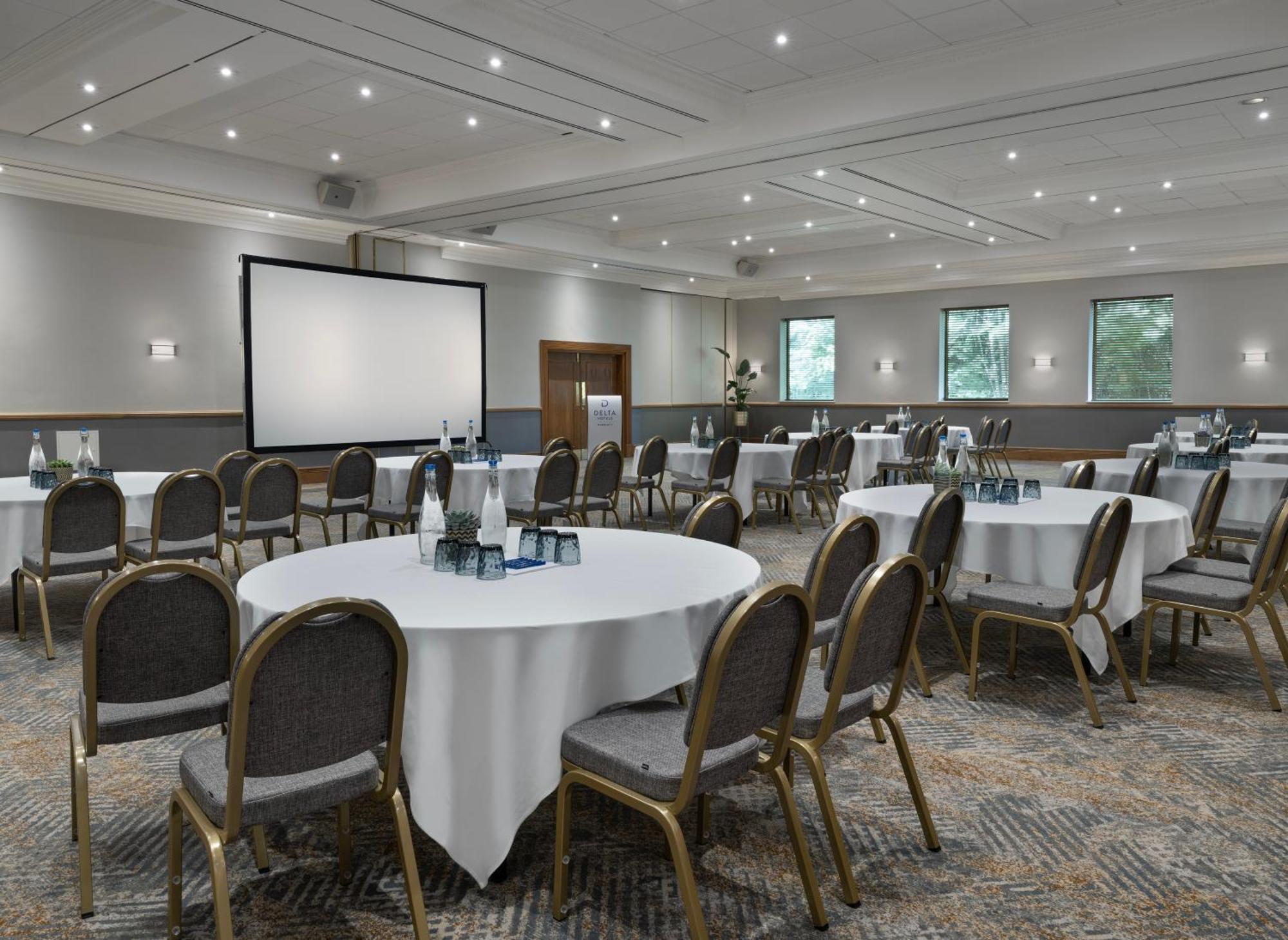 Delta Hotels By Marriott Swindon Exterior foto