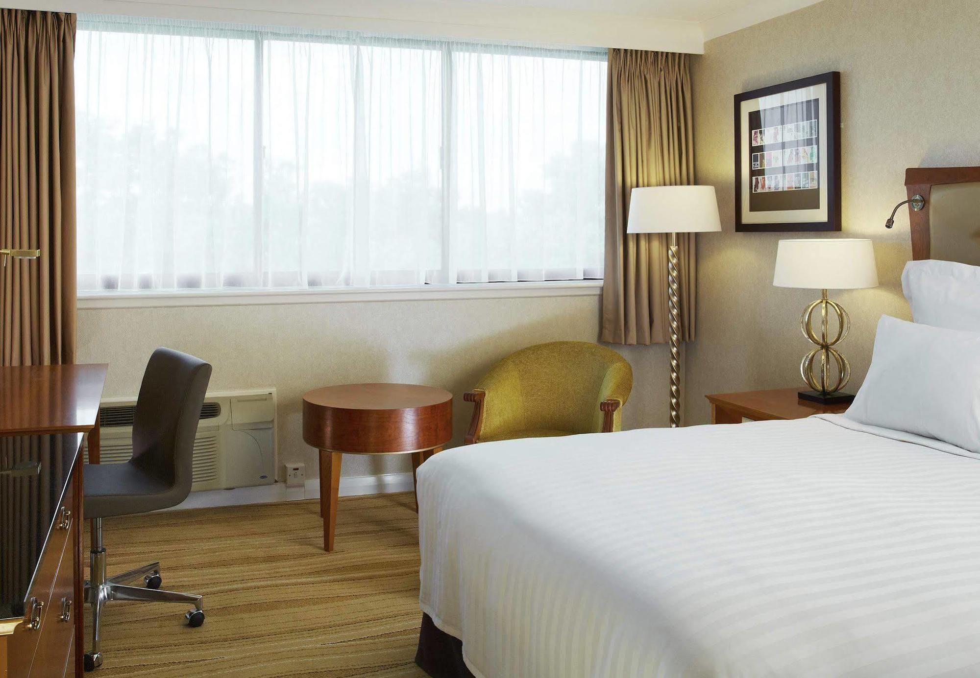 Delta Hotels By Marriott Swindon Exterior foto
